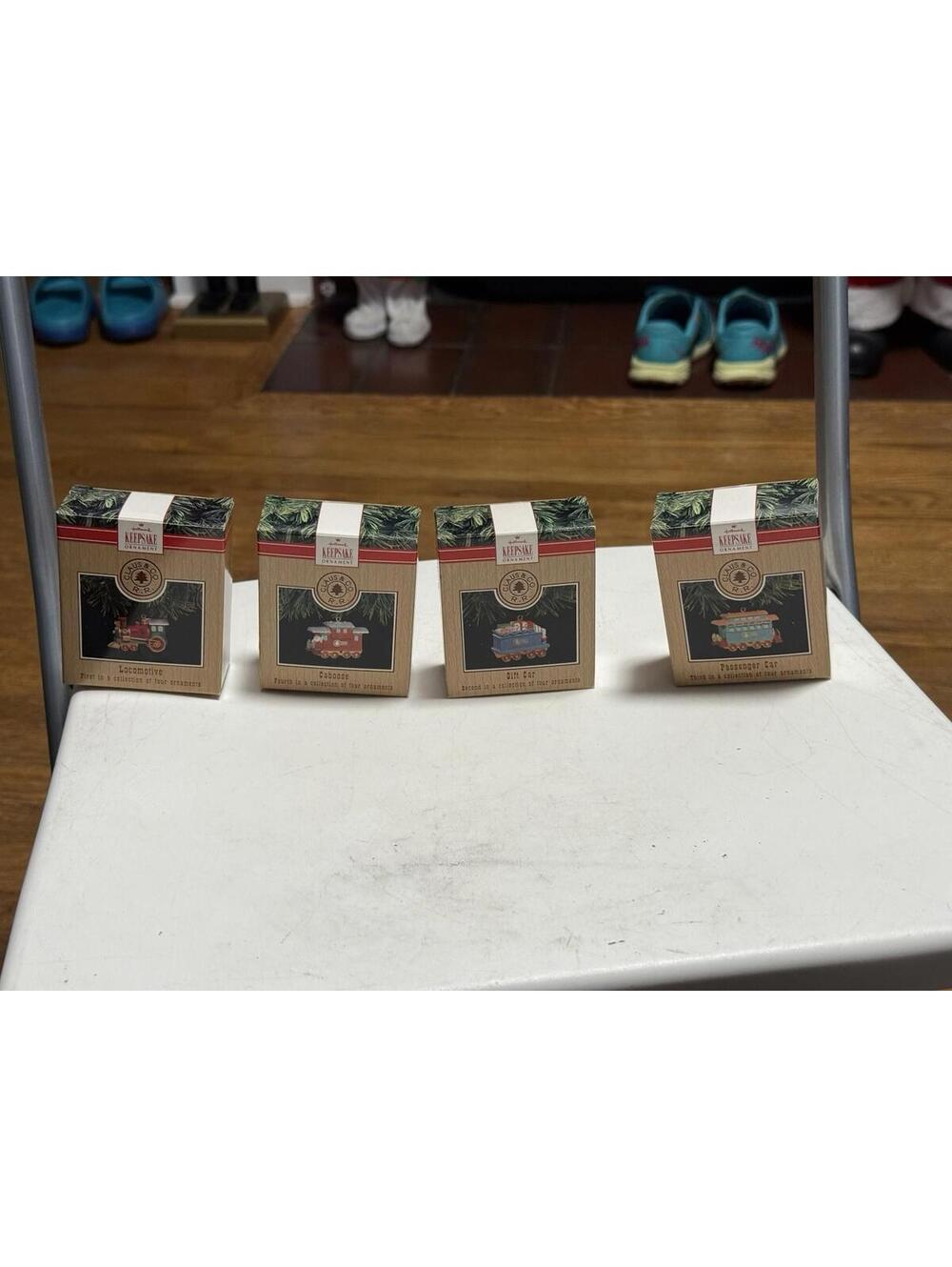 Hallmark Keepsake Claus & Co R.R. Passenger Car Ornaments Lot Of 4